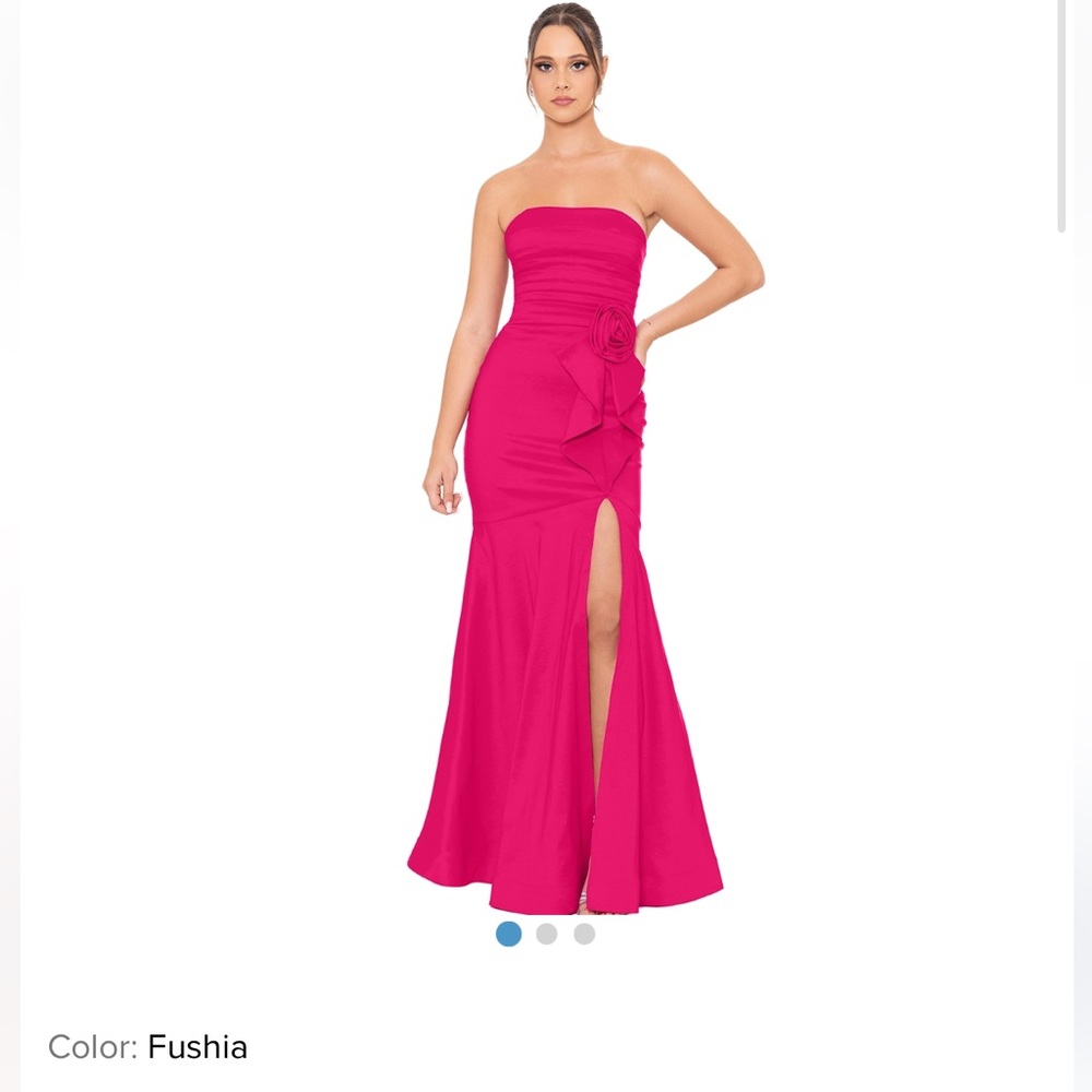 Blondie nights, fuchsia, prom  gown
Strapless size 0 new with tags